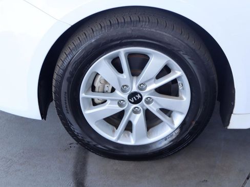 Used 2018 Kia Optima LX FWD image 11
