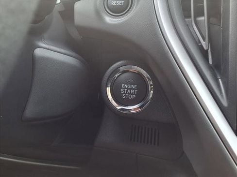 Used 2025 Subaru Crosstrek 2.0i Premium image 11