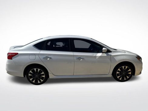 Used 2019 Nissan Sentra SR FWD image 11