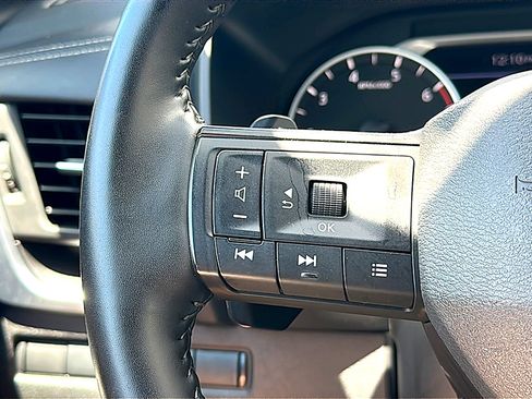 Used 2025 Nissan Rogue SV FWD image 29