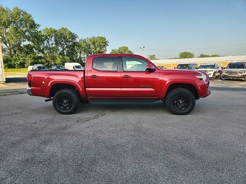 Used 2022 Toyota Tacoma SR5 AWD/4WD image 4
