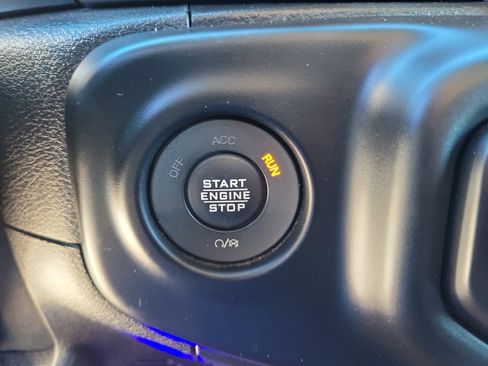 Used 2021 Jeep Gladiator Willys image 14