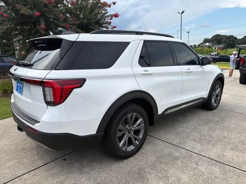 Used 2025 Ford Explorer Active w/ Active Comfort Package AWD/4WD image 7