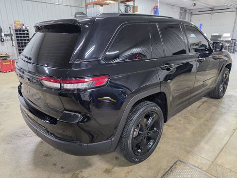 Used 2023 Jeep Grand Cherokee Altitude AWD/4WD image 8