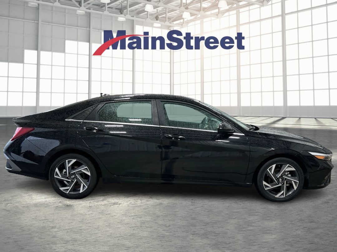 Used 2025 Hyundai Elantra SEL FWD image 6