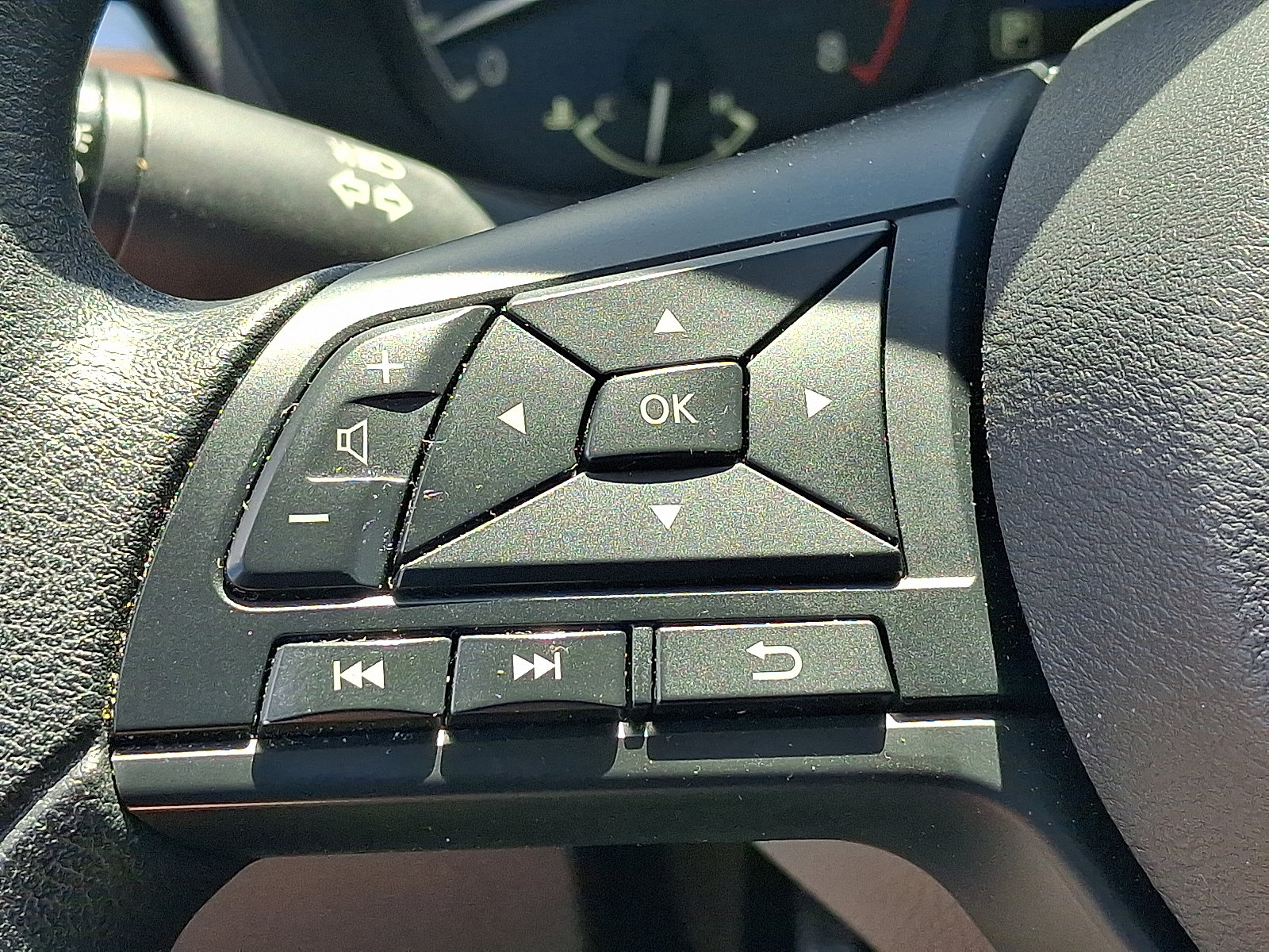 Used 2025 Nissan Altima 2.5 S FWD image 21