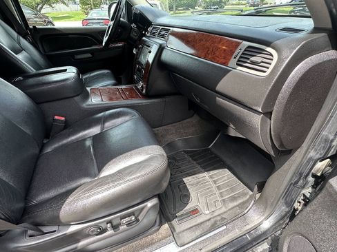Used 2013 Chevrolet Suburban LTZ AWD/4WD image 36