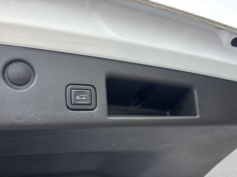 Used 2024 Chevrolet Equinox RS FWD image 33
