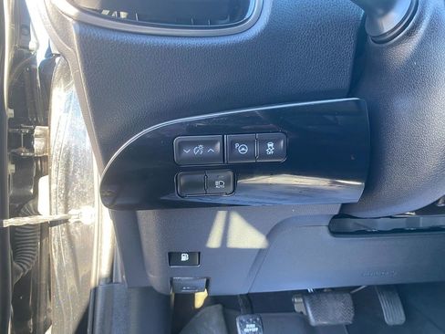 Used 2022 Toyota Prius XLE image 14