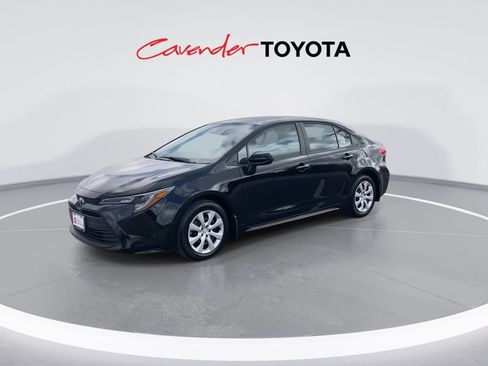 Certified 2025 Toyota Corolla LE FWD image 4