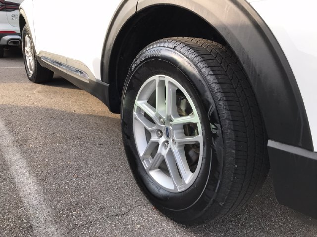 Used 2025 Ford Explorer Active AWD/4WD image 12