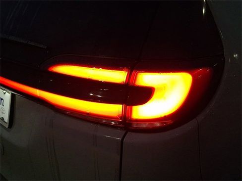 Used 2021 Chrysler Pacifica Touring-L w/ Uconnect Theater Family Group image 16