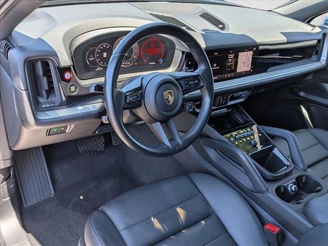 Used 2024 Porsche Cayenne AWD/4WD image 10