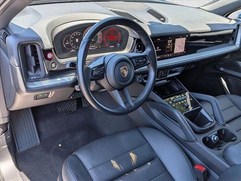Used 2024 Porsche Cayenne AWD/4WD image 10