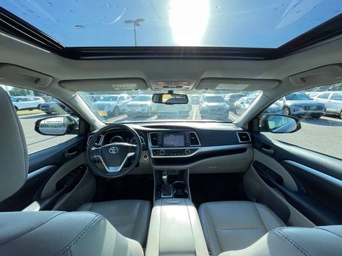 Used 2016 Toyota Highlander XLE FWD image 19