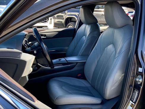 Used 2019 Toyota Avalon XLE image 7