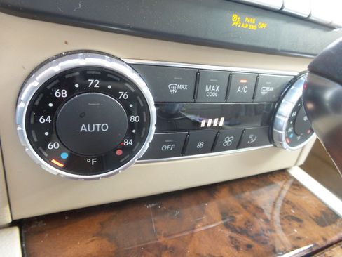 Used 2013 Mercedes-Benz C 250 Sport image 42