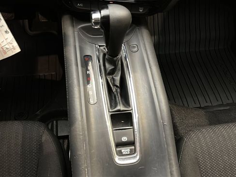 Used 2018 Honda HR-V LX image 25