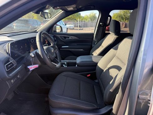 Used 2025 Chevrolet Traverse LT w/ Driver Confidence Package FWD image 13