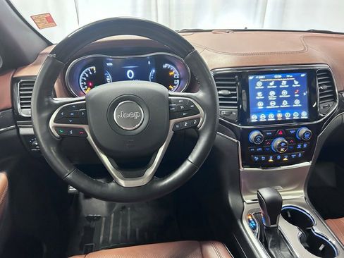 Used 2021 Jeep Grand Cherokee Overland image 3