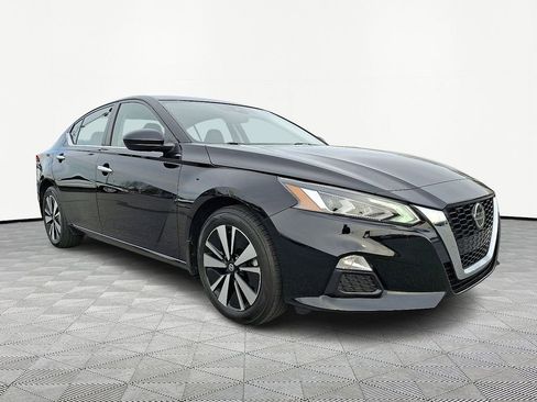 Used 2022 Nissan Altima 2.5 SV image 1
