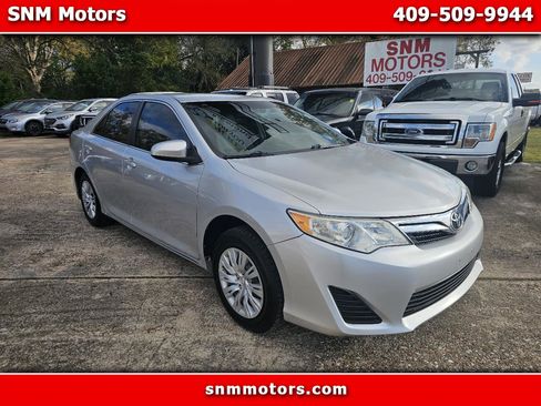 Used 2014 Toyota Camry L image 1