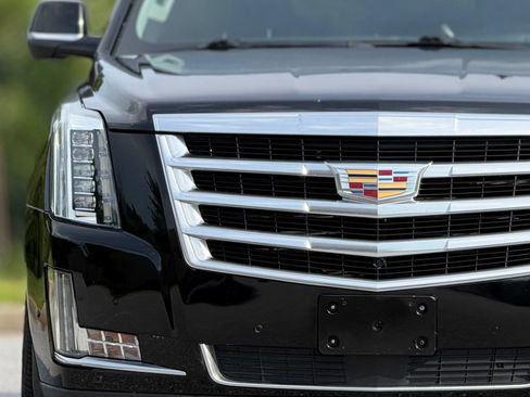 Used 2018 Cadillac Escalade Premium Luxury RWD image 14