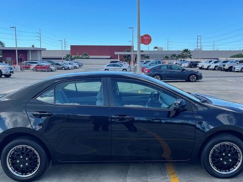 Used 2018 Toyota Corolla LE image 5