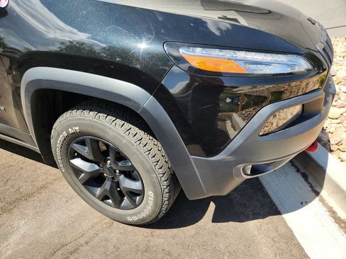 Used 2016 Jeep Cherokee Trailhawk w/ Comfort/Convenience Group AWD/4WD image 5