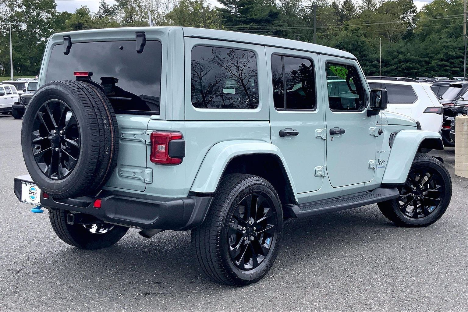 Used 2023 Jeep Wrangler Unlimited Sahara w/ Cold Weather Group AWD/4WD image 12