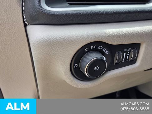 Used 2022 Chrysler Pacifica Touring-L FWD image 26