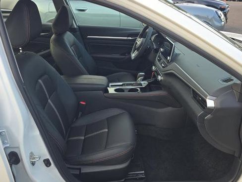 Used 2025 Nissan Altima 2.5 SR image 10