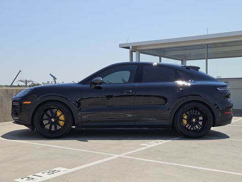 Certified 2024 Porsche Cayenne Turbo GT AWD/4WD image 2