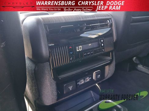 Used 2024 Jeep Wagoneer Series II AWD/4WD image 14