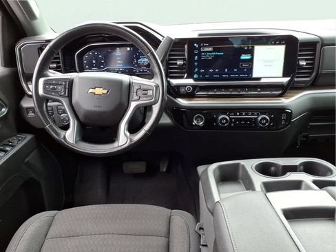 Used 2022 Chevrolet Silverado 1500 LT AWD/4WD image 9