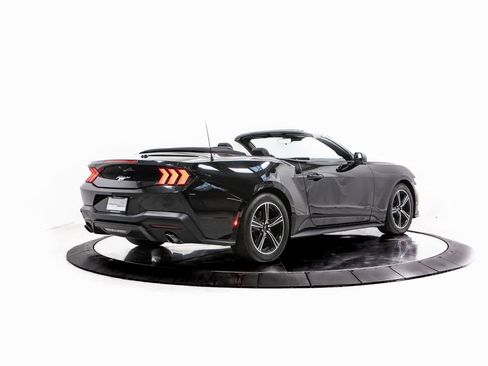 Used 2024 Ford Mustang Convertible image 7