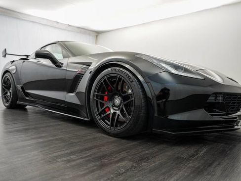Used 2015 Chevrolet Corvette Z06 w/ 3LZ Preferred Equipment Group RWD image 22