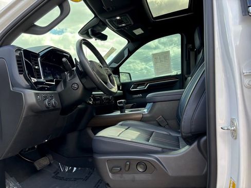 Used 2024 Chevrolet Silverado 1500 High Country image 13