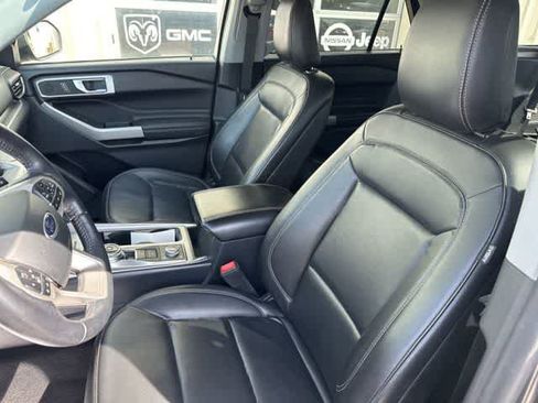 Used 2020 Ford Explorer XLT w/ Equipment Group 202A image 3