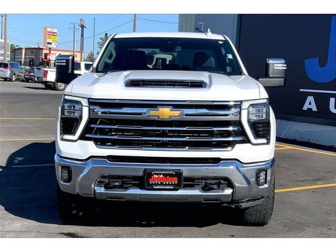 Used 2024 Chevrolet Silverado 3500 LTZ AWD/4WD image 3
