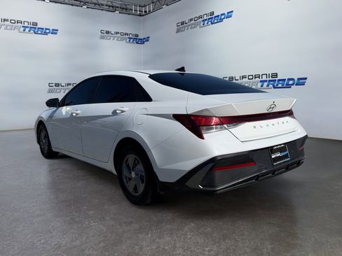 Used 2025 Hyundai Elantra SE FWD image 7