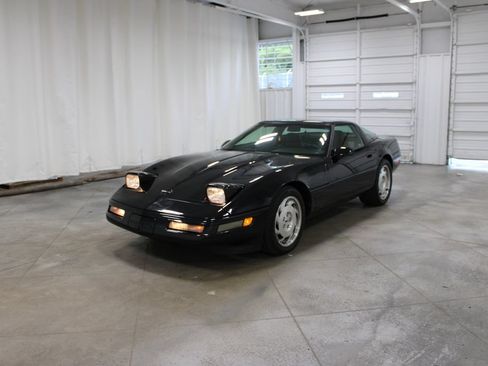 Used 1994 Chevrolet Corvette Coupe RWD image 4