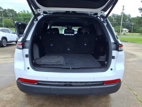 Used 2025 Jeep Grand Cherokee Altitude RWD image 18