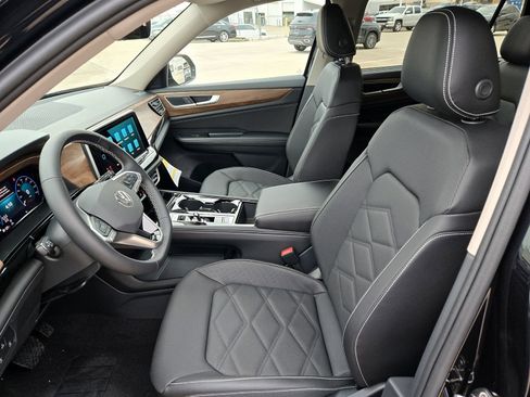 New 2026 Volkswagen Atlas SE FWD image 16