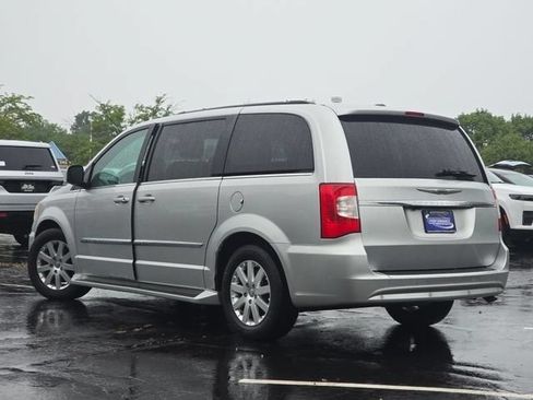 Used 2012 Chrysler Town & Country Touring-L w/ Entertainment Group #2 FWD image 29