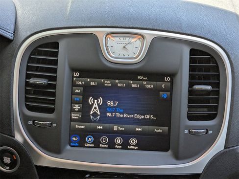 Used 2023 Chrysler 300 Touring w/ Sport Appearance Package image 17