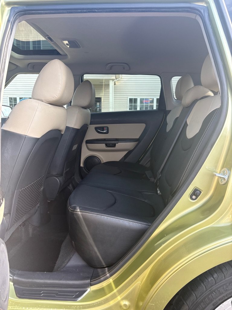 Used 2013 Kia Soul ! w/ Premium Pkg FWD image 10