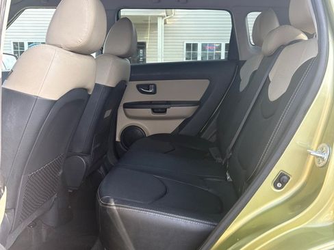 Used 2013 Kia Soul ! w/ Premium Pkg FWD image 10