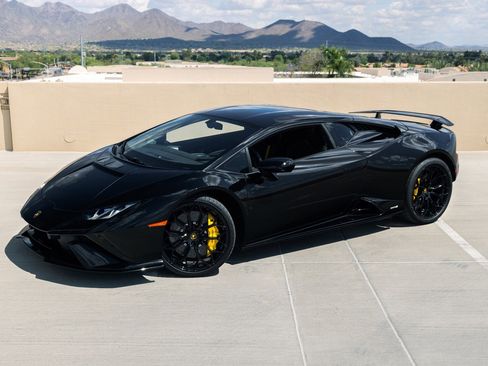 Used 2024 Lamborghini Huracan Tecnica image 7