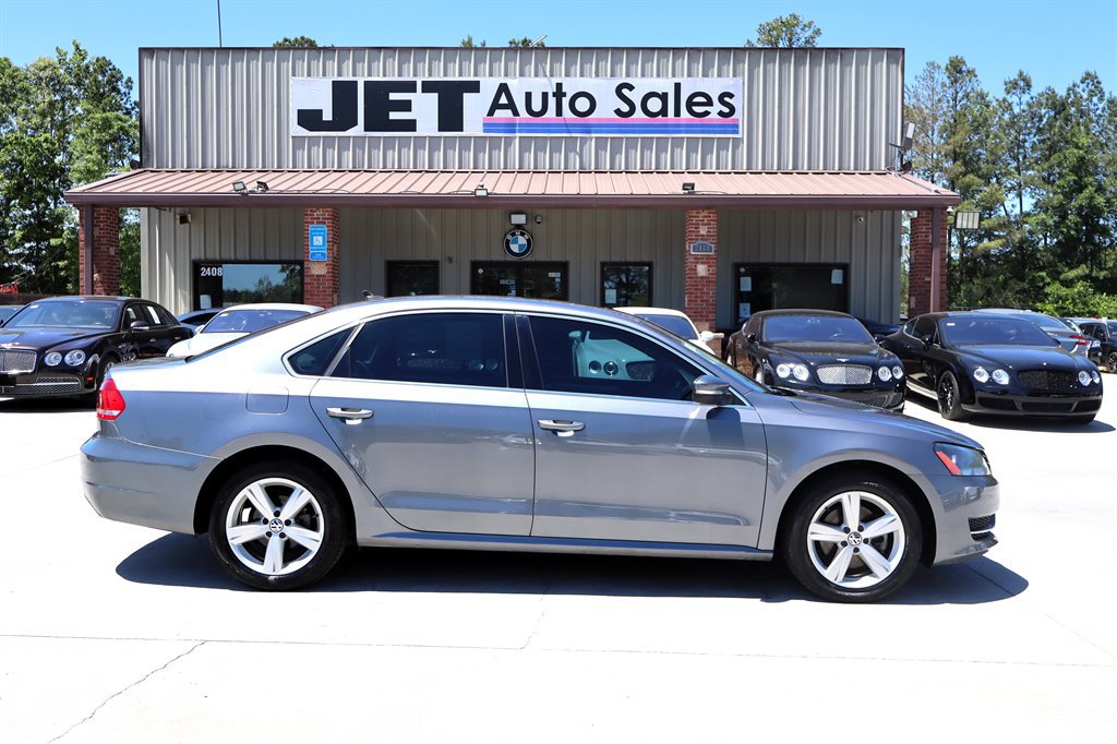 Used 2013 Volkswagen Passat TDI SE FWD image 8